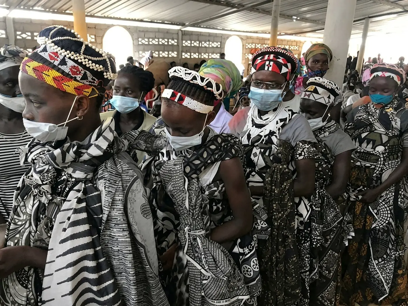 eunes initiées (Ovafuko) prêtes pour la grande présentation publique du rituel traditionnel de l’Efiko à Huíla, Angola.